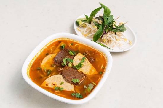 216 - Bun Bo Hue Style Vermicelli Soup (顺化牛肉粉)